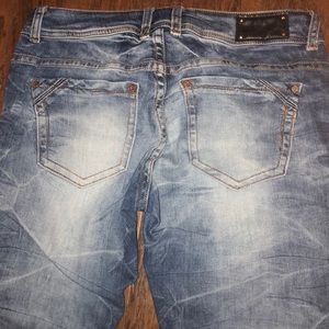 Buckle Black Curvy Straight